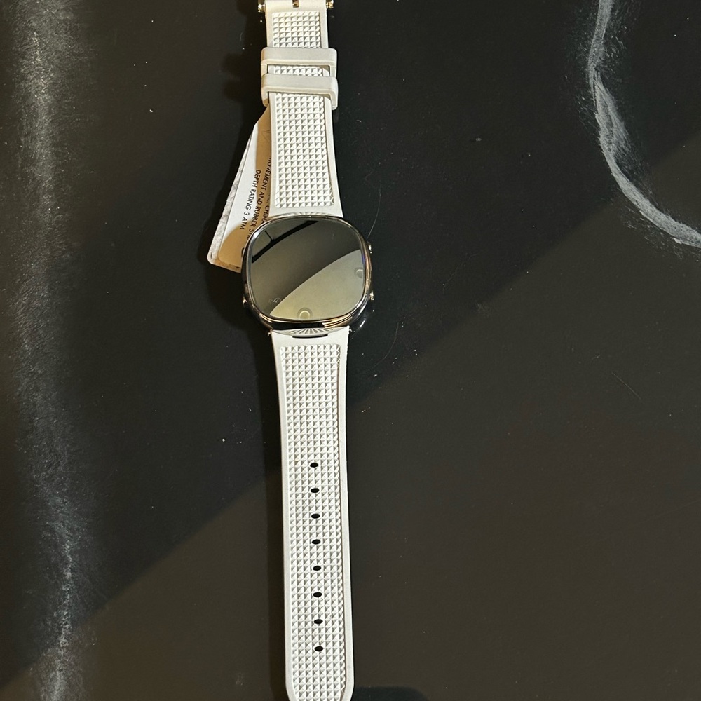 Elizabeth and James watch!